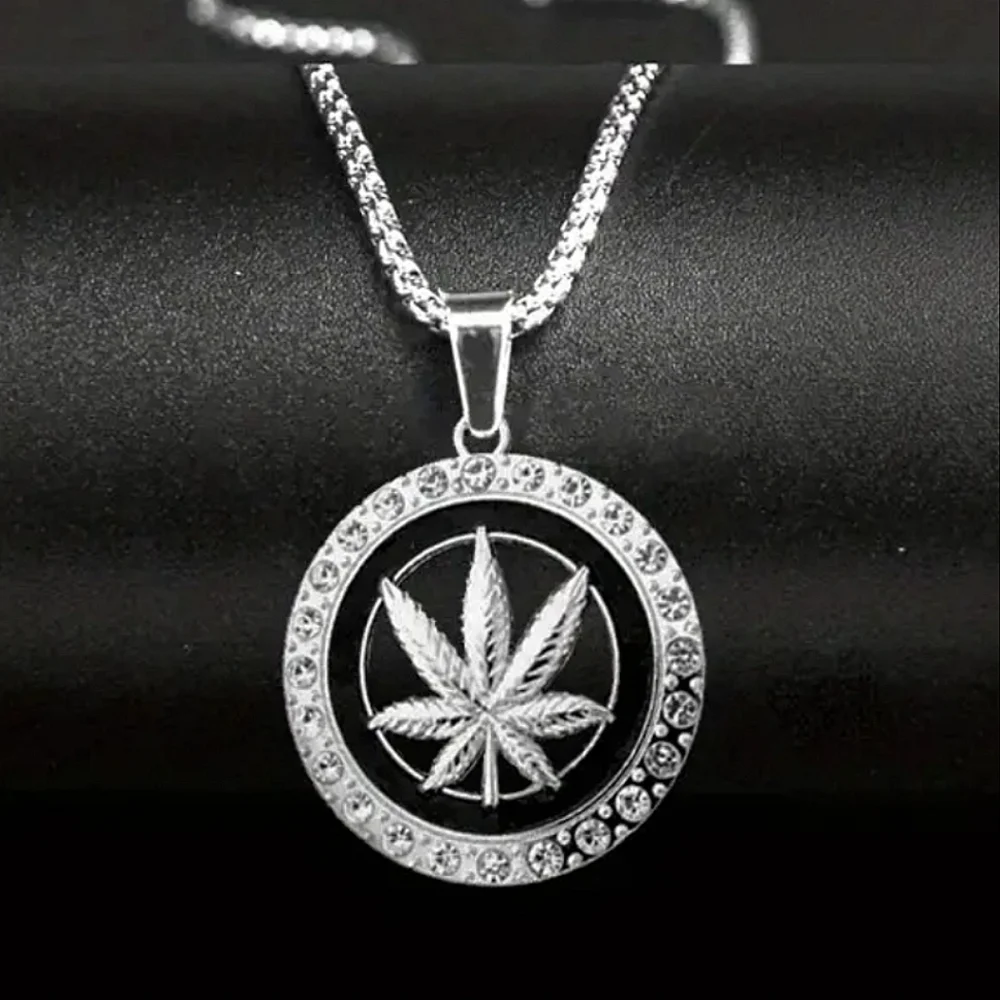 💖Men's Rhinestone Hollow Leaf Pendant Necklace